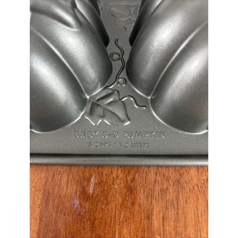 Nordic Ware Baby 3-D Pumpkin Mold Bundt Cake Pan 5 Cup